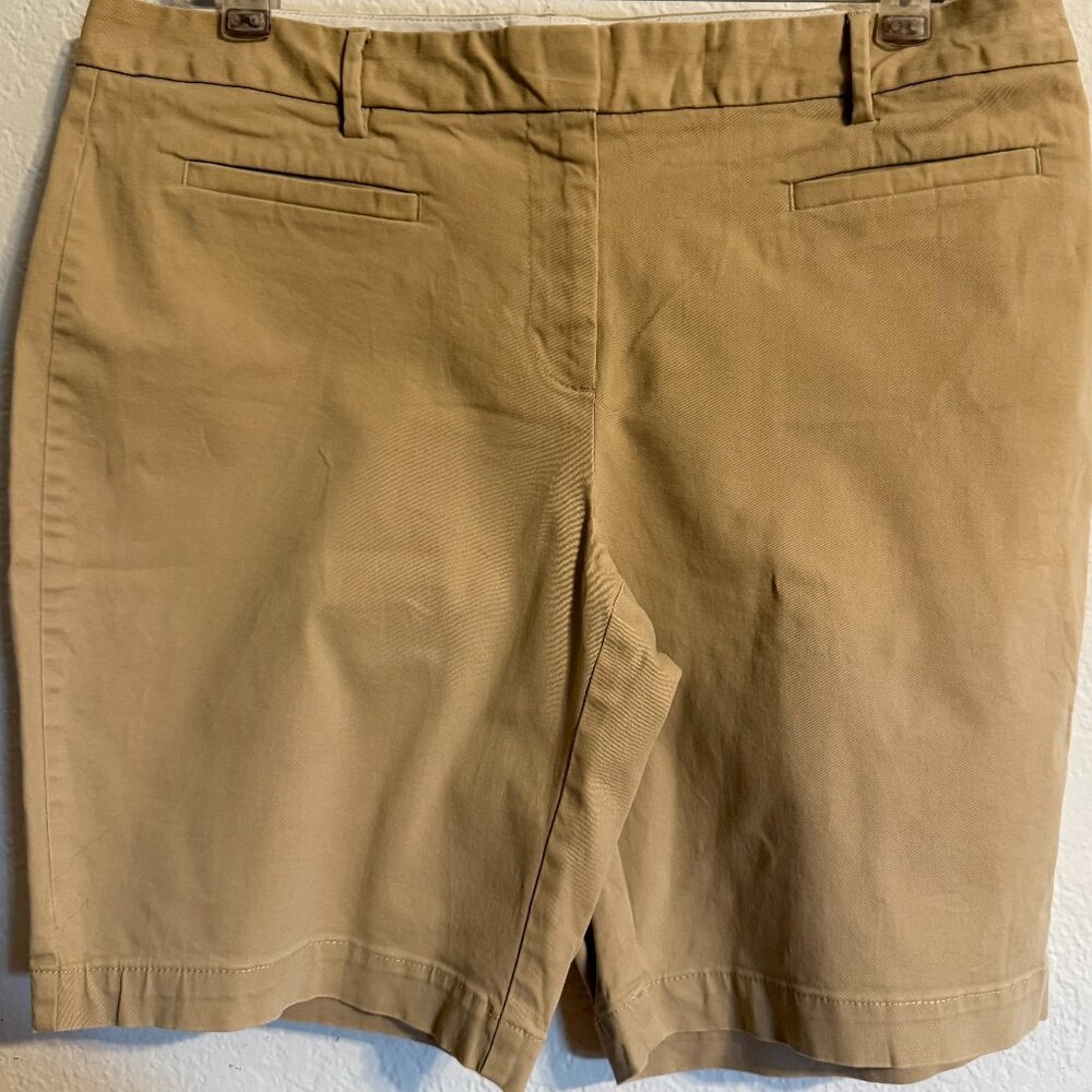 LANDS' END Beige Chino Shorts Size 12P Mid Rise 98% Cotton 2% Spandex Coastal